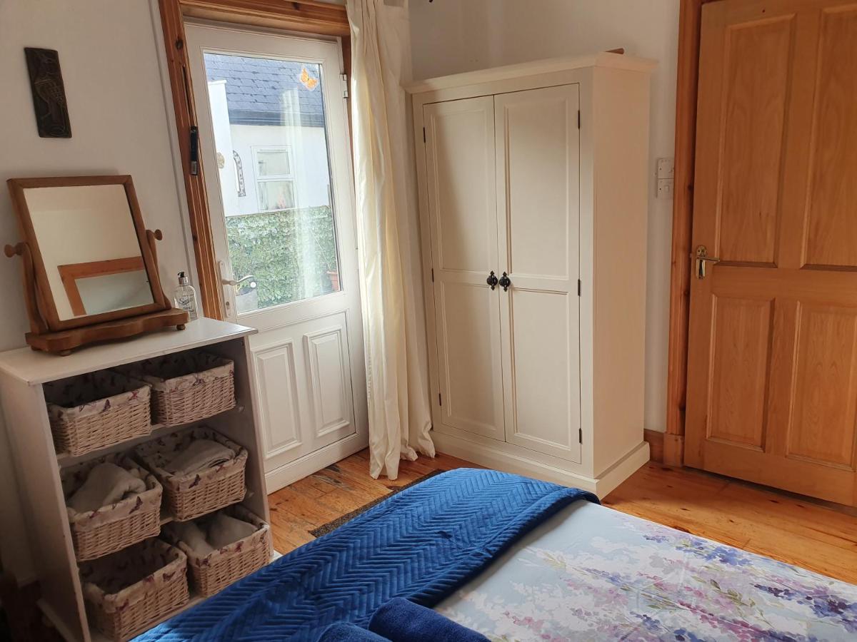 Cosy Self Contained Cottage With Stunning Views Killaloe Exterior photo