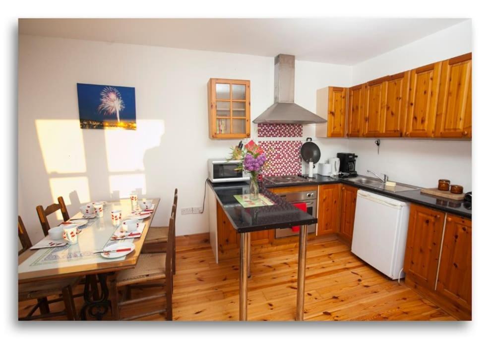 Cosy Self Contained Cottage With Stunning Views Killaloe Exterior photo